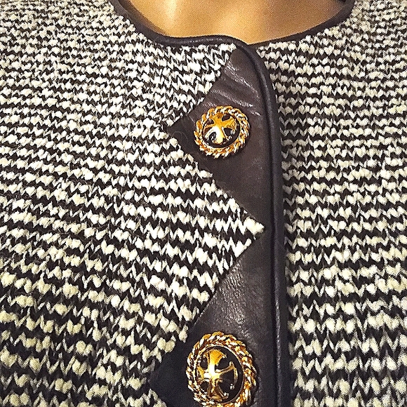 ST JOHN COLLECTION 10 BROWN TWEED BOUCLE SOFT LAMBS LEATHER LOGO BUTTONS JACKET - Picture 4 of 9